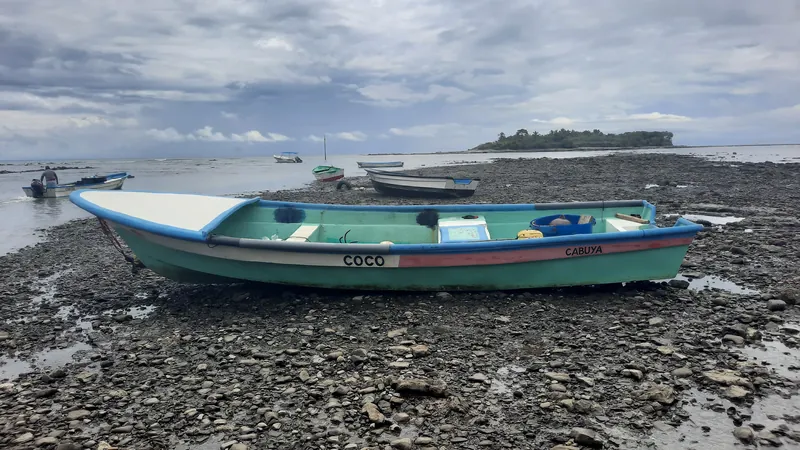A boat on the shore facing Cabuya Island