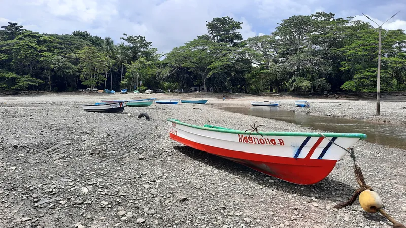 Fishing boats on Cabuya beach