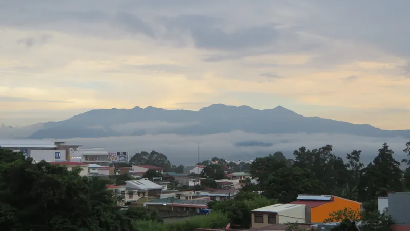 Los cerros de Escazú después de la lluvia