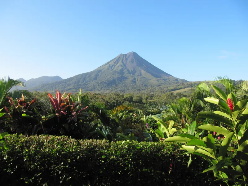 El cono del volcán Arenal