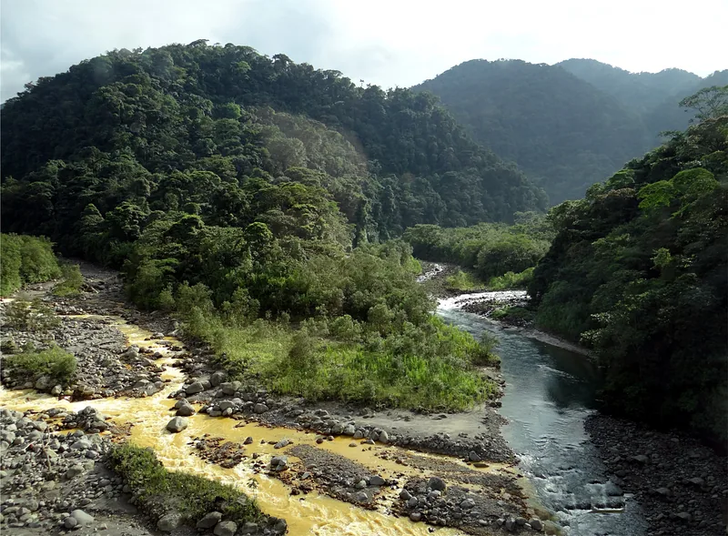 Un valle fluvial en Braulio Carrillo