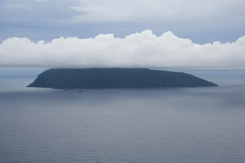 La Isla del Coco en el horizonte