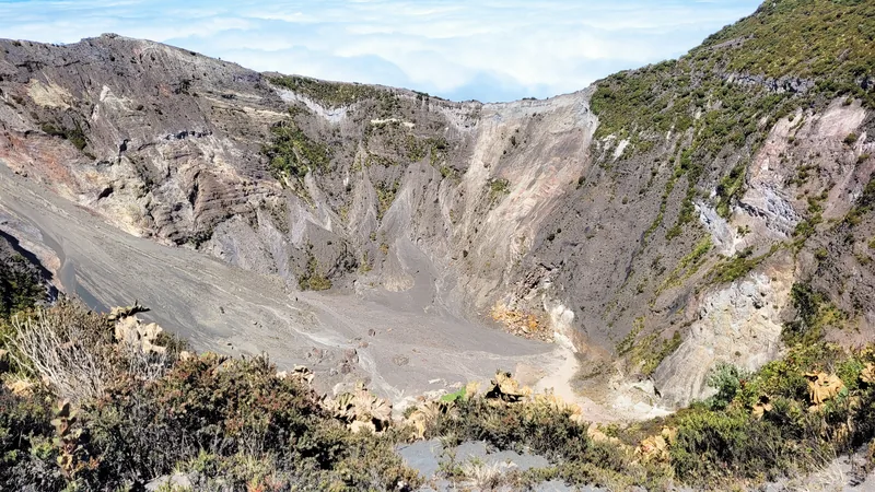 El cráter principal del Irazú