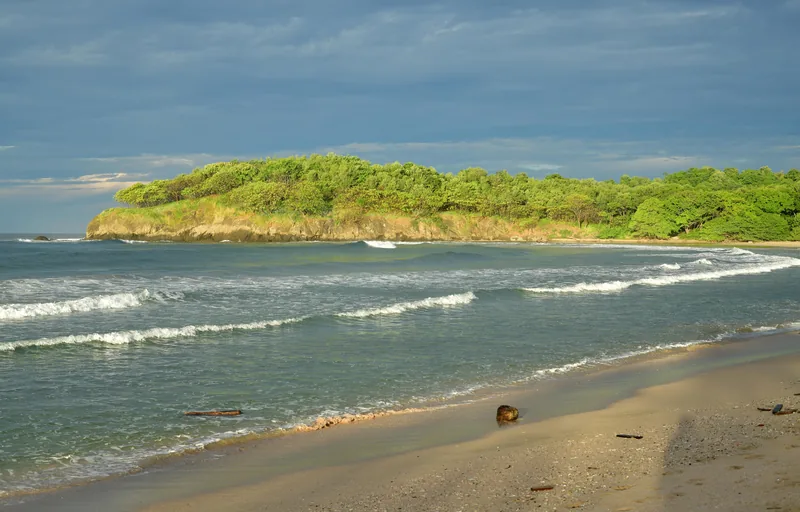 Luz de la mañana en la costa de Las Baulas