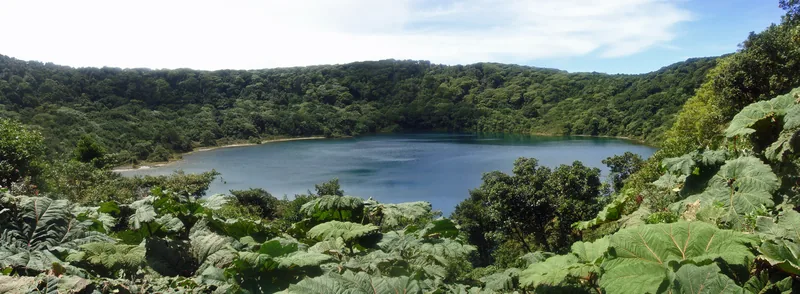 La laguna Botos en el Parque Nacional Volcán Poás