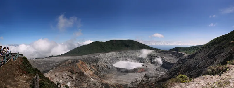 Panorámica del cráter del Poás