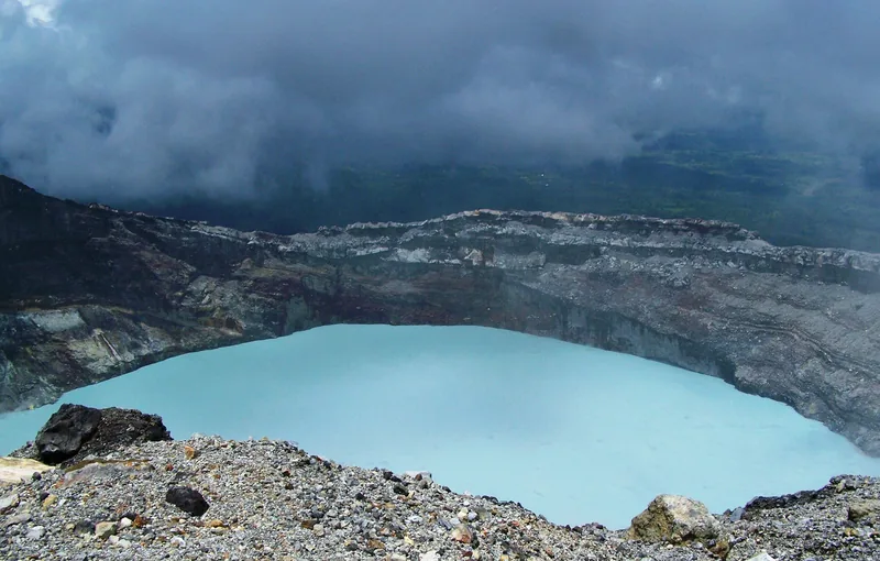 La laguna del cráter del Rincón de la Vieja