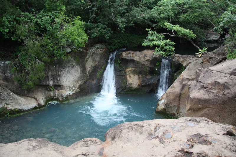 Una poza con catarata en el Rincón de la Vieja