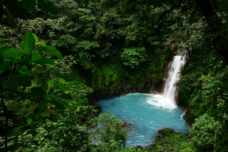 La catarata del Río Celeste en su cañón